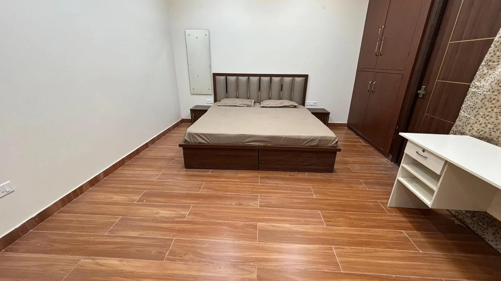 S Square Homestay Tajganj 0*,