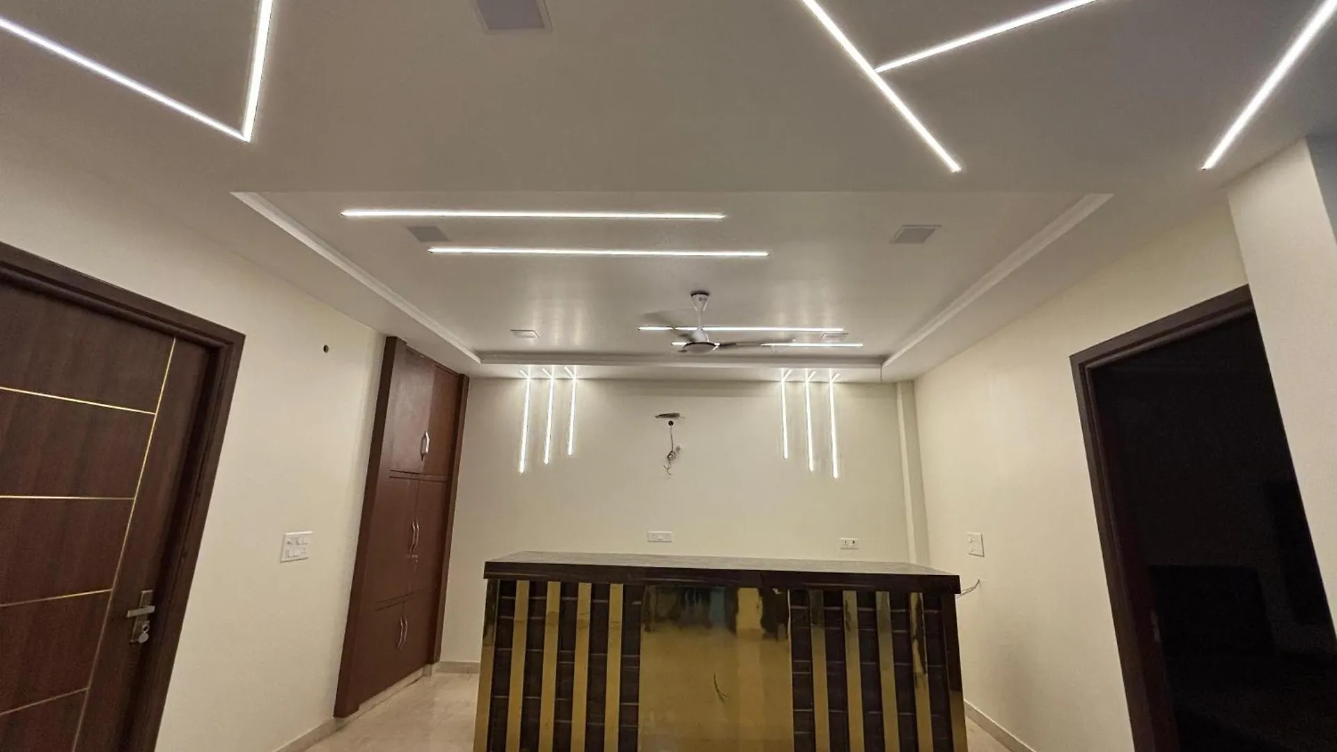 S Square Homestay Tajganj