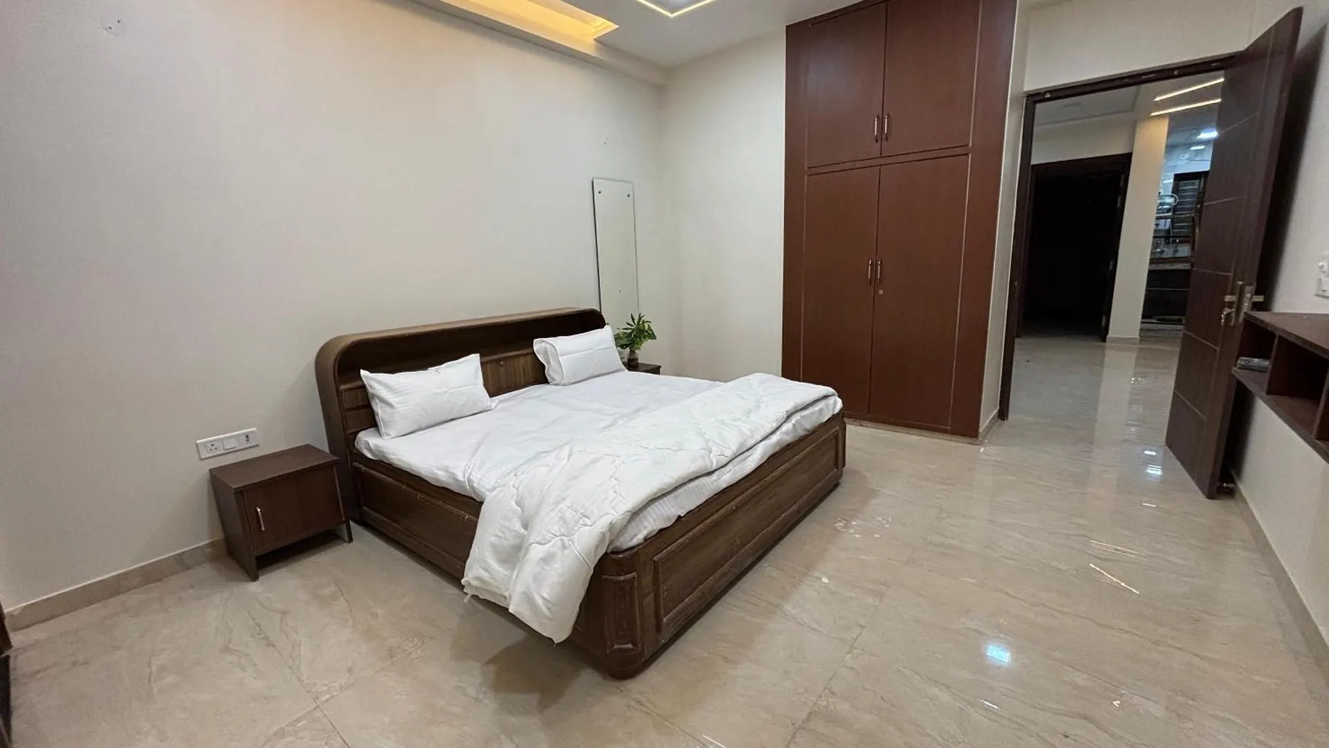 S Square Homestay Tajganj
