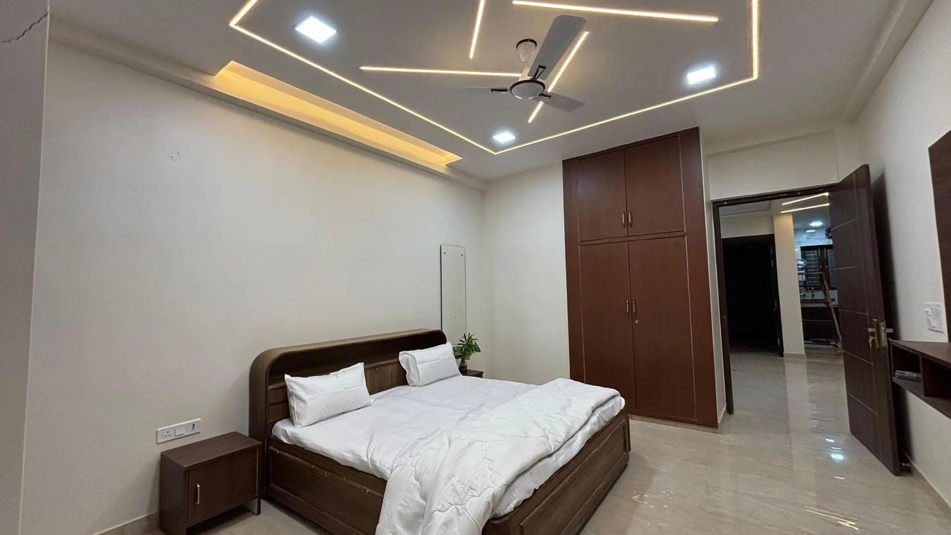 S Square Homestay Tajganj