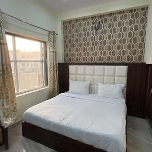 Snow White Budget Family - In House Parking - 5g Wifi- Gyser Facility Tajganj