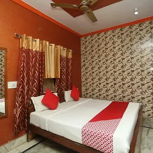 Oyo 18641 Rashmi Tajganj